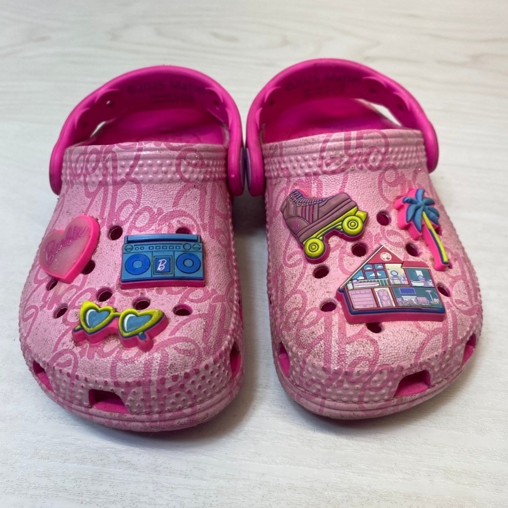Crocs Girls C6 Clogs Sandals Barbie Logo Print Pink Jibbitz Charms 208477-6QQ